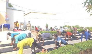 जिला विधिक सेवा प्राधिकरण नीमच द्वारा उपजेल जावद में बंदियों को कराया गया योग एवं प्राणायाम का अभ्यास