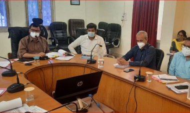 नामांतरण,बटवारा एवं सीमांकन के प्रकरणों का त्‍वरित निराकृत करें-श्री अग्रवाल  कलेक्‍टर ने दिए राजस्‍व अधिकारियों की बैठक में निर्देश