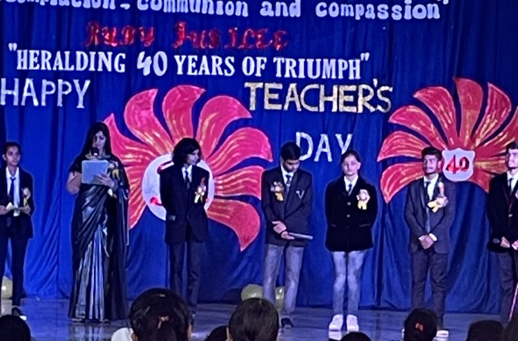 कार्मेल कान्वेंट सीनियर सेकेंडरी स्कूल में मनाया शिक्षक दिवस Teacher's Day celebrated at Carmel Convent Senior Secondary School