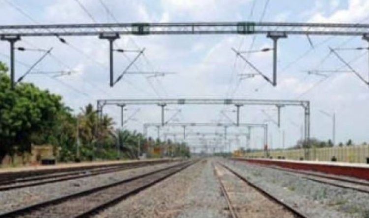 केंद्रीय मंत्रिमंडल ने नीमच-रतलाम रेल लाइन के दोहरीकरण की मंजूरी दी  इस परियोजना की कुल अनुमानित लागत 1,095.88 करोड़ रुपये और बढ़ी हुई/कार्य समापन लागत 1,184.67 करोड़ रुपये होगी  पहले वर्ष से 5.67 मिलियन टन प्रतिवर्ष की अतिरिक्त माल ढुलाई की उम्मीद है, जो 11वें वर्ष में बढ़कर 9.45 मिलियन टन प्रति वर्ष हो जाएगी