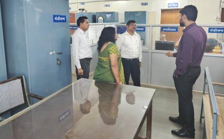 छात्रगृह योजना की छात्रवृत्ति की राशि का समय पर भुगतान करें: श्री चंद्रा कलेक्टर ने किया विभिन्न कार्यालयों का आकस्मिक निरीक्षण