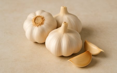 लहसुन की शक्ति: प्रकृति का इम्यून बूस्टर (The Power of Garlic: Nature’s Immune Booster)