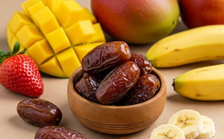 खजूर: एक प्राकृतिक ऊर्जा का स्रोत (Dates: The Natural Energy Bomb)