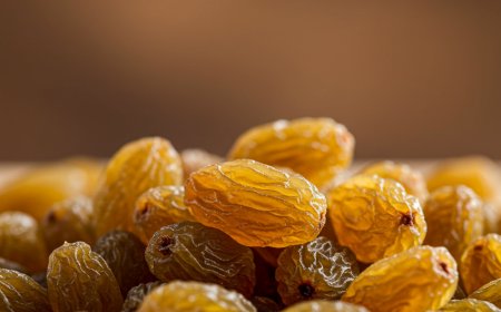 किशमिश: ऊर्जा से भरपूर (Raisins: Sweet Treats Packed with Power)