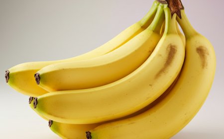 केला: मूड को बेहतर करने वाला प्राकृतिक फल (Bananas: A Natural Mood Enhancer)