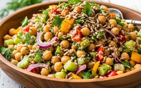 प्रोटीन से भरपूर चना सलाद कैसे बनाएं (How to Make a Protein-Packed Chickpea Salad)