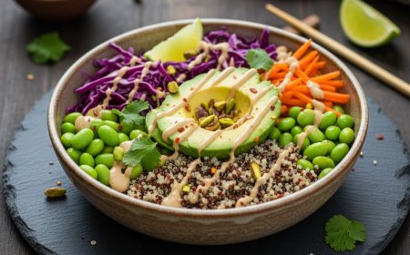 क्विनोआ और एवोकाडो बुद्धा बाउल कैसे बनाएं (How to Make a Quinoa and Avocado Buddha Bowl)