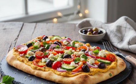 वेगन मेडिटेरेनियन फ्लैटब्रेड पिज़्ज़ा कैसे बनाएं (How to Make a Vegan Mediterranean Flatbread Pizza)