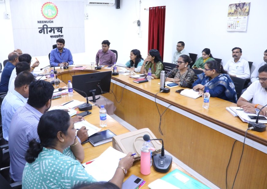 प्रधानमंत्री बीमा योजनाओं और अटल पेंशन योजना का हितग्राहियों को लाभ दिलाए-श्री चंद्रा  50 दिवस से अधिक की सीएम हेल्‍पलाईन प्राथमिकता से निराकृत करें-कलेक्‍टर  समय सीमा पत्रों के निराकरण की समीक्षा बैठक में कलेक्‍टर ने दिए निर्देश